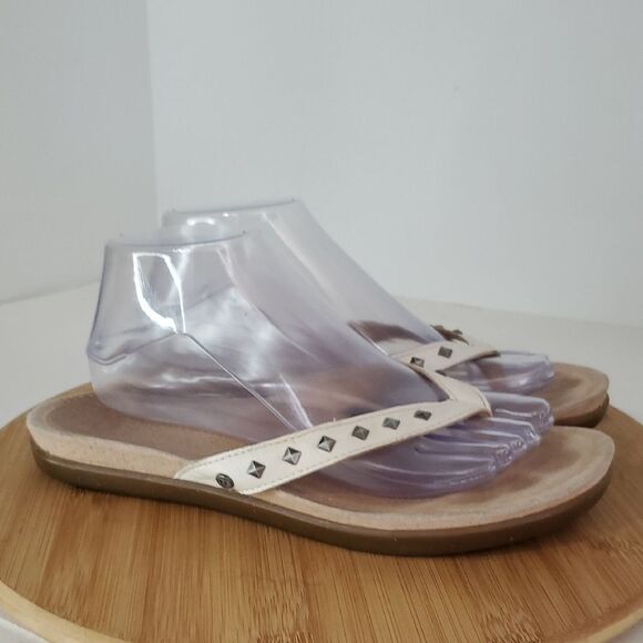 UGG Sadie Studded White Leather Thong Sandals Women's Size 8.5 - Picture 1 of 10